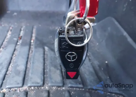 2010 Mercedes-Benz C 300 Luxury 4Matic/Sport 4Matic from USA, damaged, VIN WDDGF8BB2AR131623